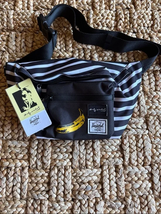 Herschel Seventeen Hip Pack NWT - Picture 2 of 6